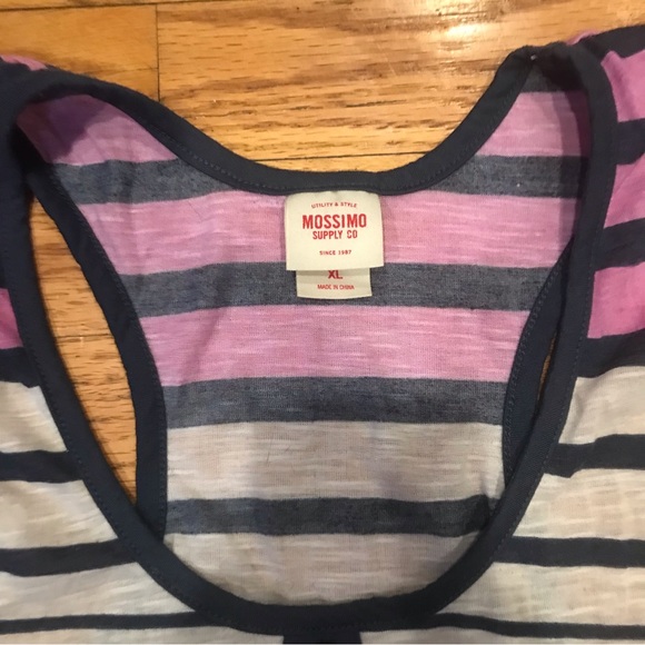 Flowy and Comfortable Tank Top - Picture 3 of 3